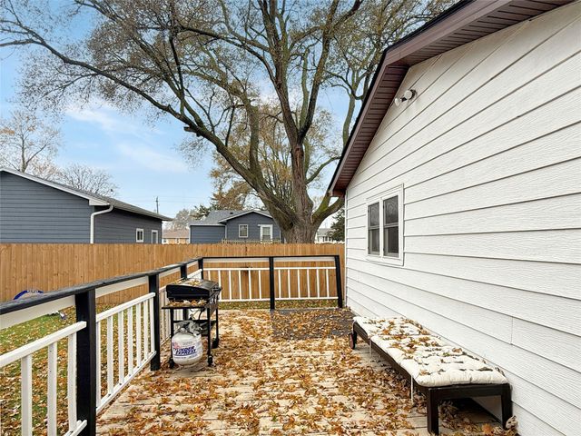 2519 E Aurora Avenue, Des Moines, IA 50317