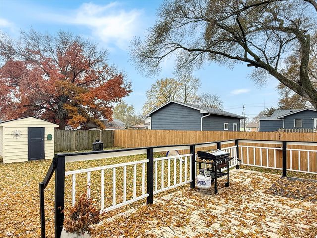 2519 E Aurora Avenue, Des Moines, IA 50317