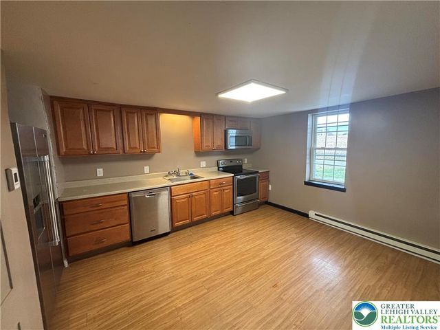 654 Youngs Hill Road, Plainfield Twp, PA 18040