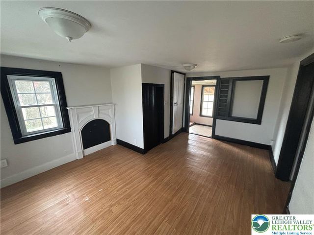 654 Youngs Hill Road, Plainfield Twp, PA 18040