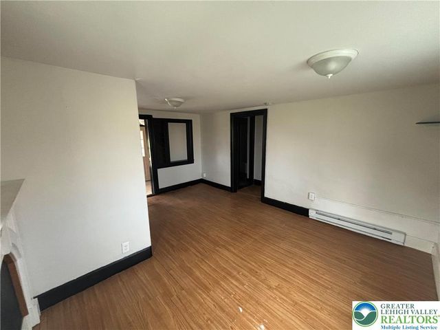 654 Youngs Hill Road, Plainfield Twp, PA 18040