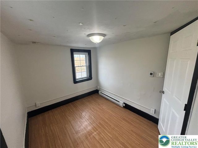 654 Youngs Hill Road, Plainfield Twp, PA 18040