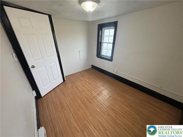 654 Youngs Hill Road, Plainfield Twp, PA 18040