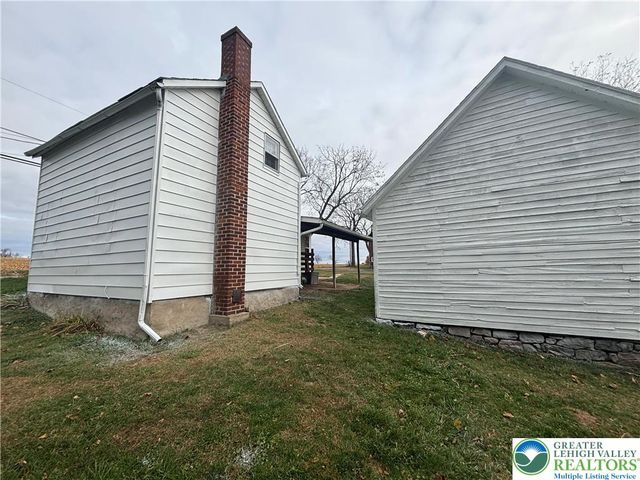 654 Youngs Hill Road, Plainfield Twp, PA 18040