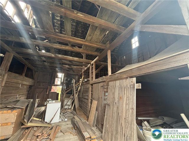 654 Youngs Hill Road, Plainfield Twp, PA 18040