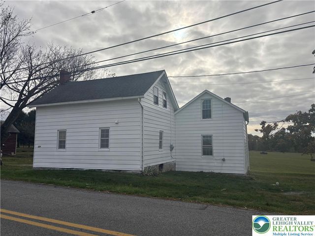 654 Youngs Hill Road, Plainfield Twp, PA 18040