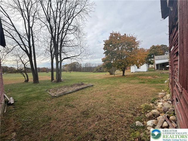 654 Youngs Hill Road, Plainfield Twp, PA 18040