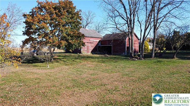 654 Youngs Hill Road, Plainfield Twp, PA 18040