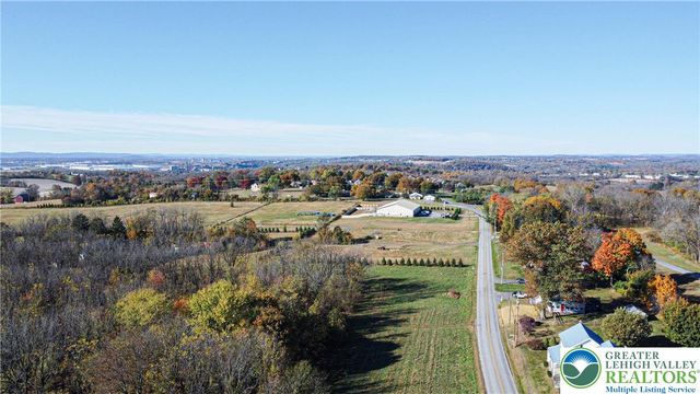 654 Youngs Hill Road, Plainfield Twp, PA 18040