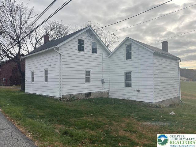 654 Youngs Hill Road, Plainfield Twp, PA 18040