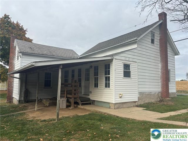 654 Youngs Hill Road, Plainfield Twp, PA 18040