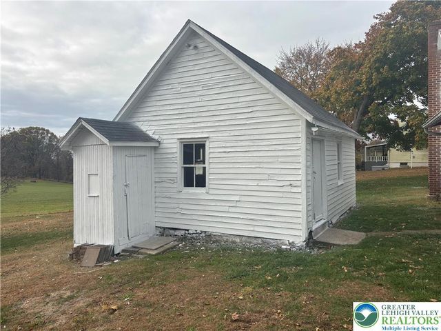 654 Youngs Hill Road, Plainfield Twp, PA 18040