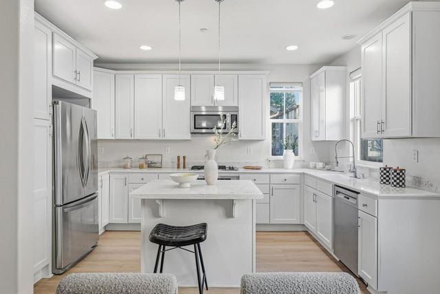 214 Peppermint Tree Terrace 1, Sunnyvale, CA 94086