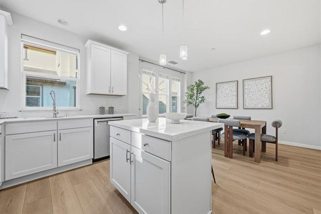 214 Peppermint Tree Terrace 1, Sunnyvale, CA 94086