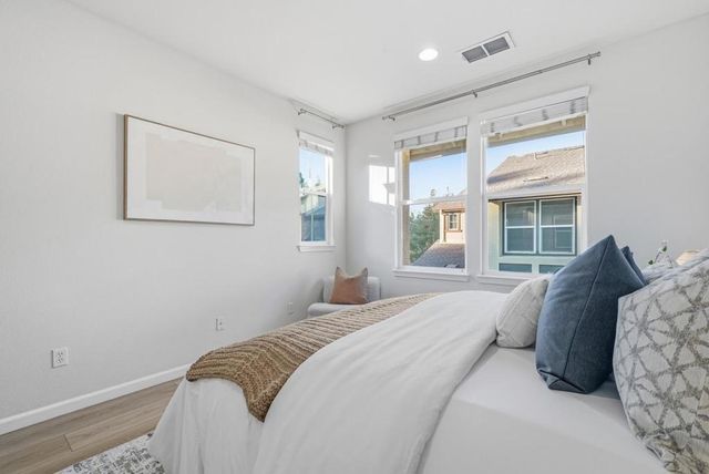 214 Peppermint Tree Terrace 1, Sunnyvale, CA 94086