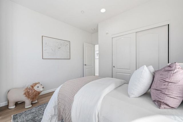 214 Peppermint Tree Terrace 1, Sunnyvale, CA 94086