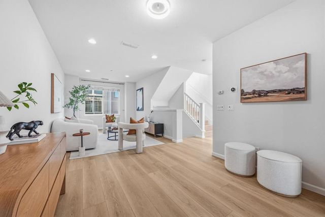 214 Peppermint Tree Terrace 1, Sunnyvale, CA 94086