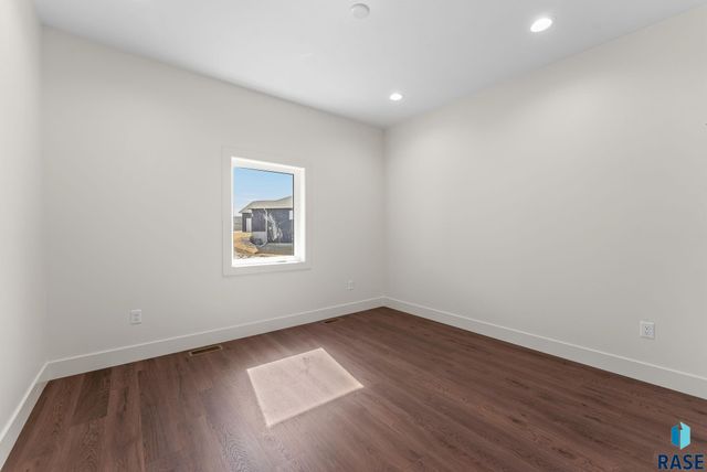 8309 E Sheridan Cir Circle, Sioux Falls, SD 57110