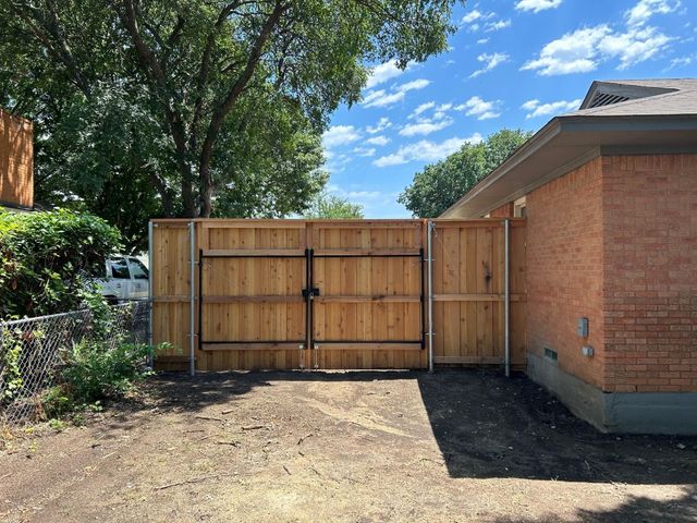 313 Hillcrest Avenue, Richardson, TX 75081