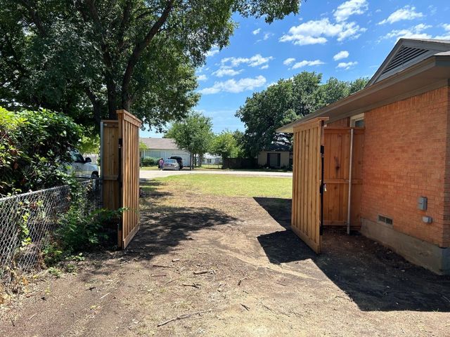313 Hillcrest Avenue, Richardson, TX 75081