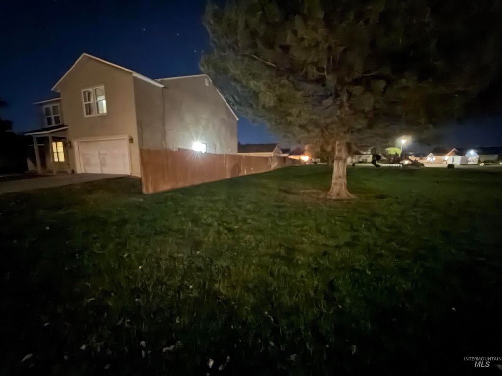 3201 Windward St, Caldwell, ID 83605 photo 2