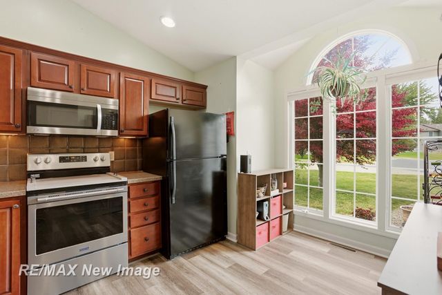 6097 Foxwood Court, Saginaw Twp, MI 48638