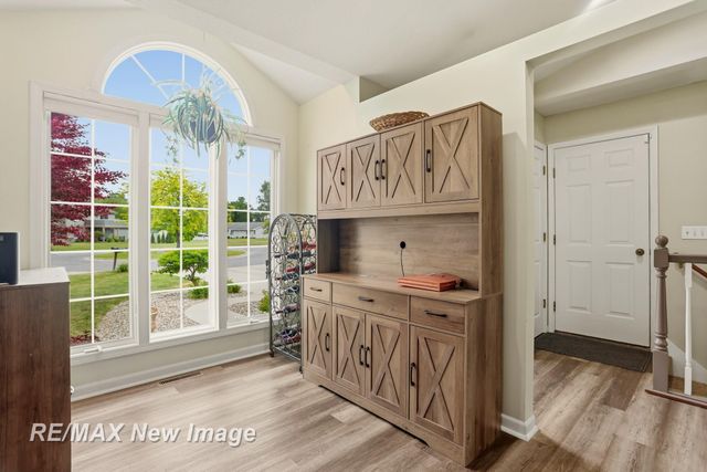 6097 Foxwood Court, Saginaw Twp, MI 48638