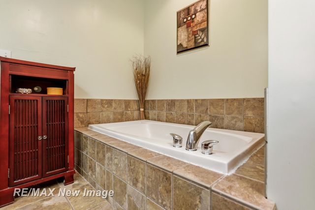 6097 Foxwood Court, Saginaw Twp, MI 48638