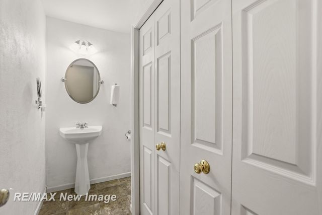 6097 Foxwood Court, Saginaw Twp, MI 48638