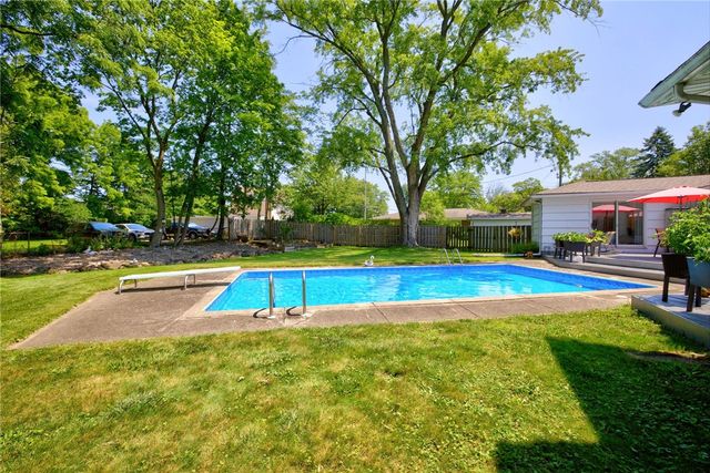 44 Castle Acres Dr, Penfield, NY 14580
