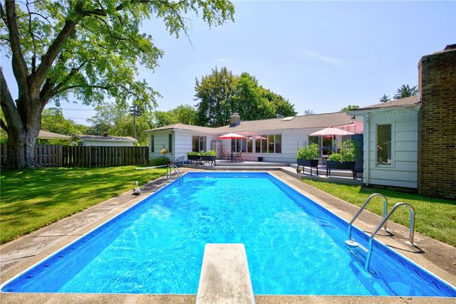 44 Castle Acres Dr, Penfield, NY 14580
