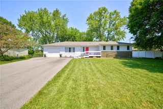 44 Castle Acres Dr, Penfield, NY 14580