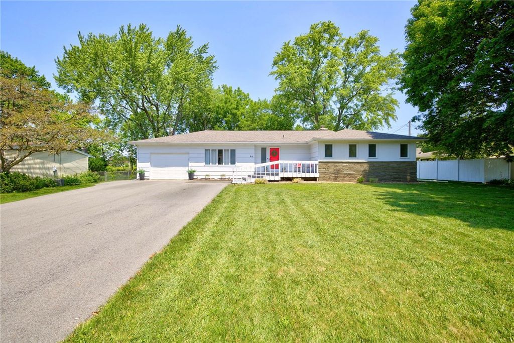 44 Castle Acres Dr, Penfield, NY 14580