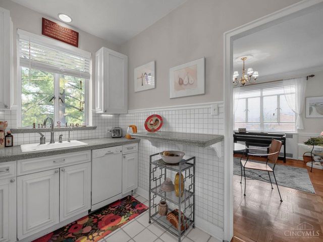 2380 Madison Road, Cincinnati, OH 45208