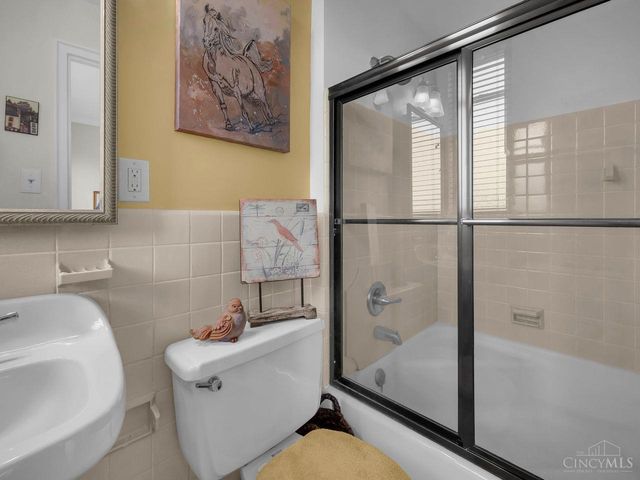 2380 Madison Road, Cincinnati, OH 45208