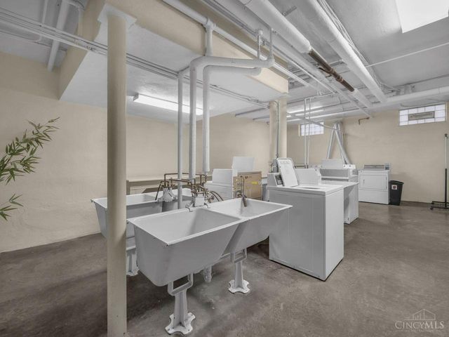 2380 Madison Road, Cincinnati, OH 45208