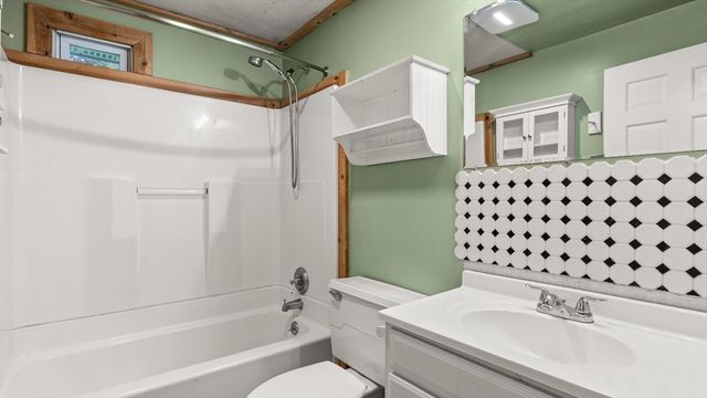 100 Cummings Ave, Pittsfield, MA 01201