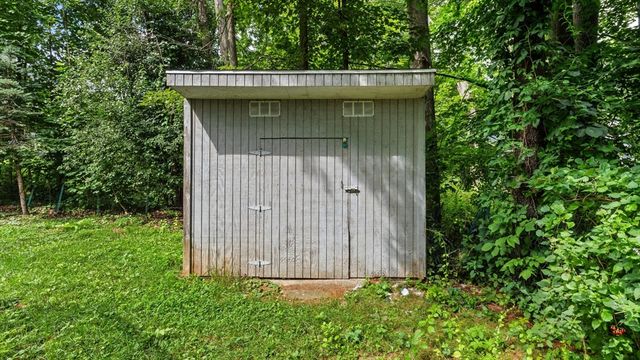 100 Cummings Ave, Pittsfield, MA 01201
