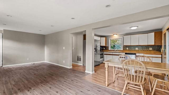 100 Cummings Ave, Pittsfield, MA 01201