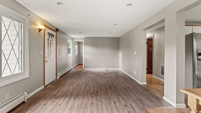 100 Cummings Ave, Pittsfield, MA 01201