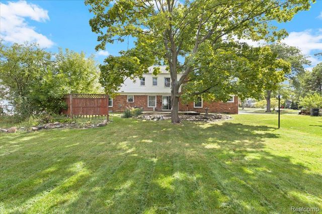 5710 Hobnail Circle, West Bloomfield Charter Township, MI 48322