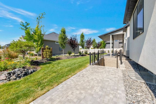 1307 W BLUE QUILL DR, Bluffdale, UT 84065