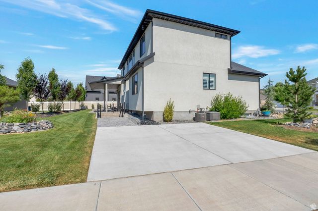 1307 W BLUE QUILL DR, Bluffdale, UT 84065