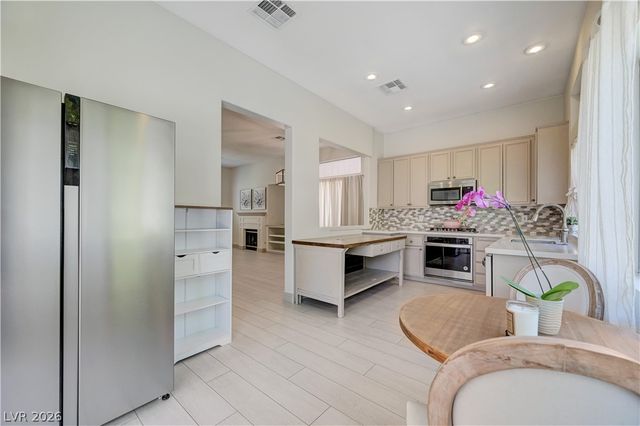 10304 Pacific Summerset Lane, Las Vegas, NV 89144