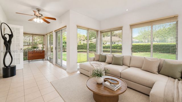 5700 White Hickory Cir, Tamarac, FL 33319