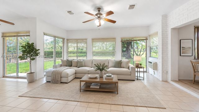 5700 White Hickory Cir, Tamarac, FL 33319
