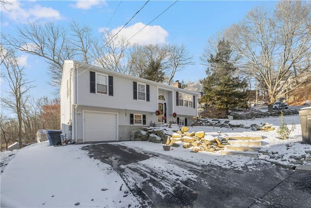 26 Smith Street, Lincoln, RI 02865