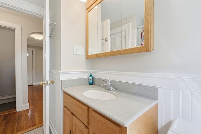 4 Meadow Ln, Walpole, MA 02081