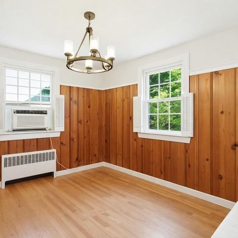 4 Meadow Ln, Walpole, MA 02081