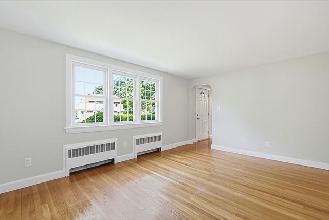 4 Meadow Ln, Walpole, MA 02081